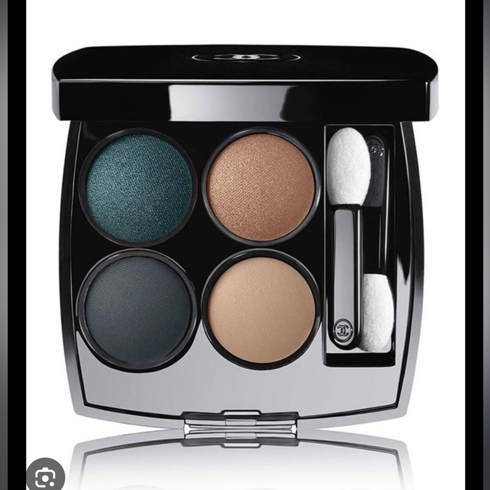 Chanel eyeshadow palette 288 Road Movie